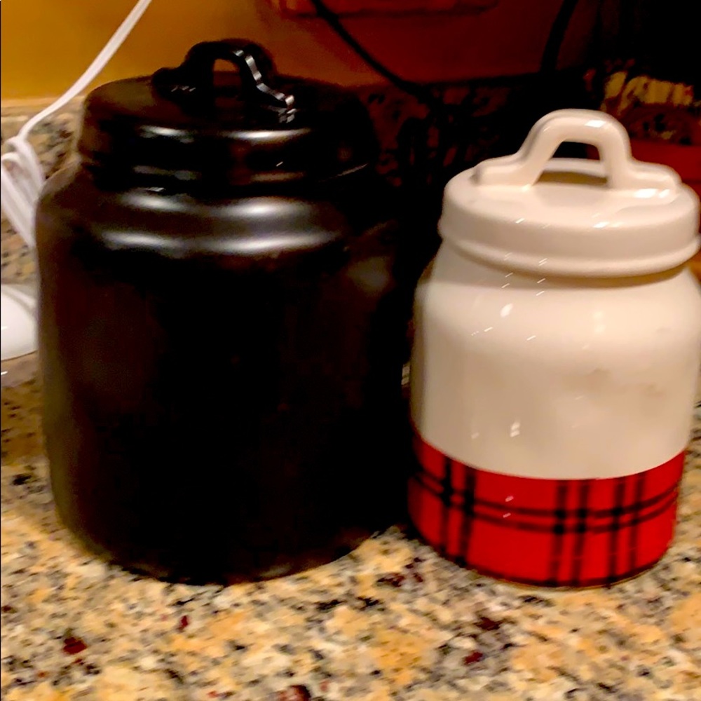 Rae Dunn canister, black one was there for size